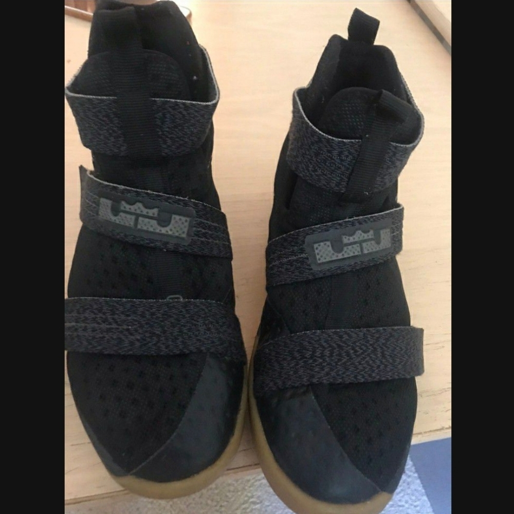 Nike lebron James size 6